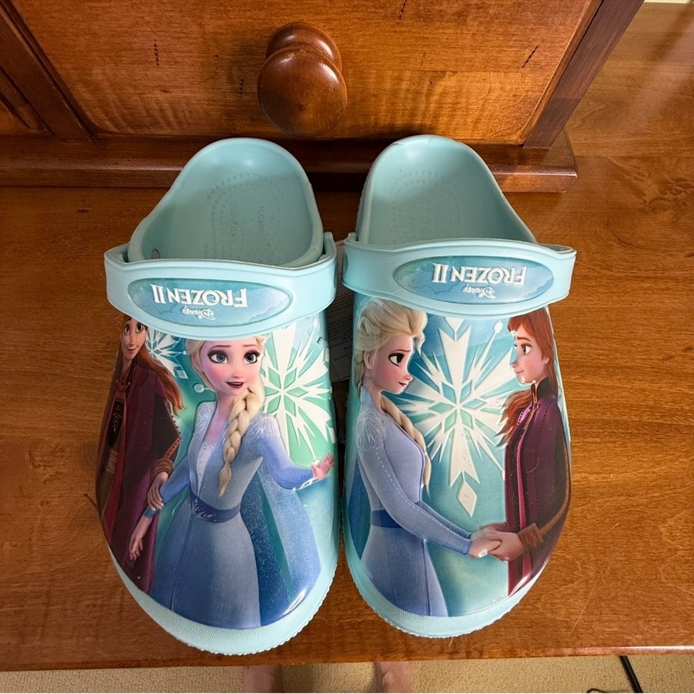 NEW Crocs Disney Frozen II size J3  girls slides shoes Elsa Anna Fun Lab kids